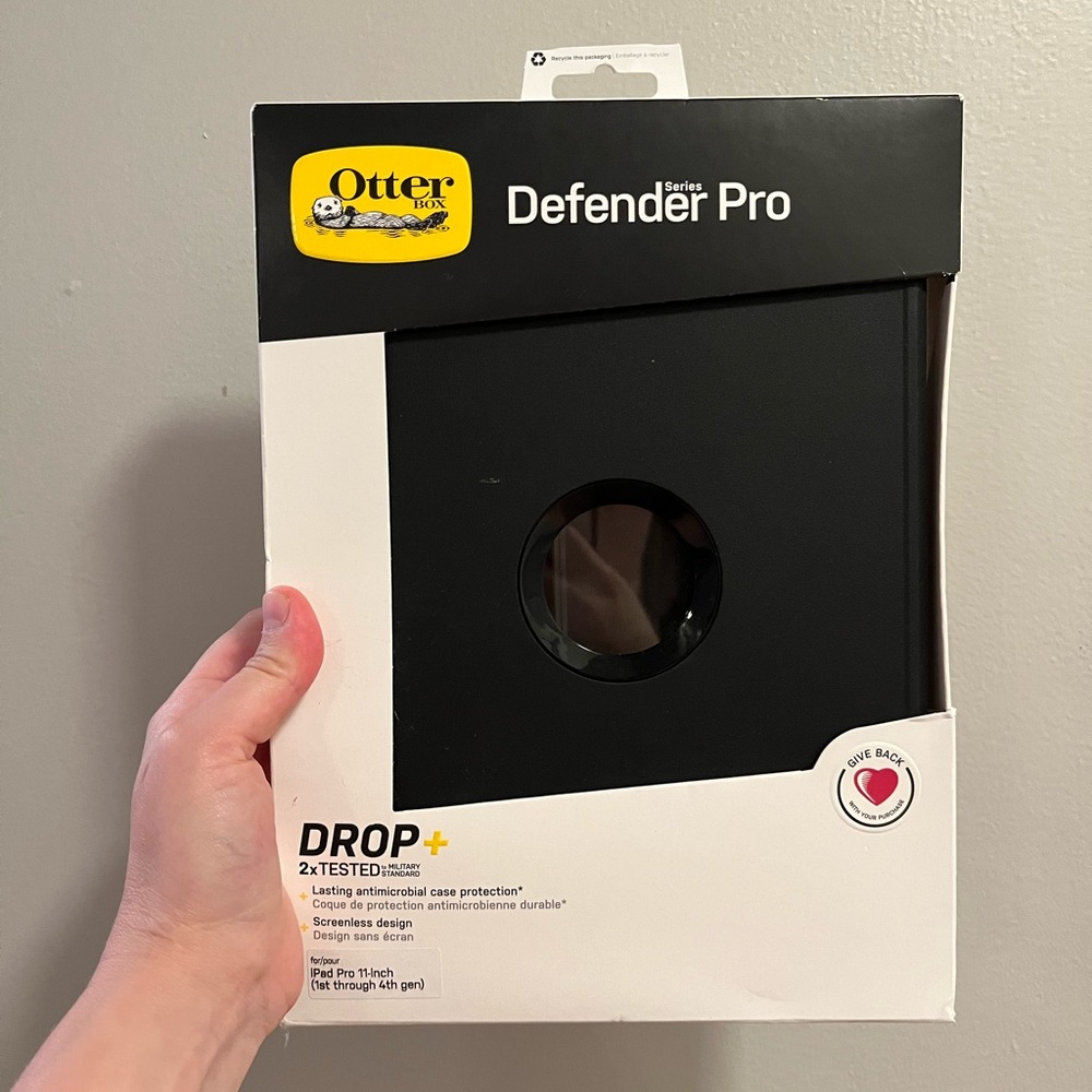 iPad Pro 11” Otterbox case (1st-4th generation). Never used.
